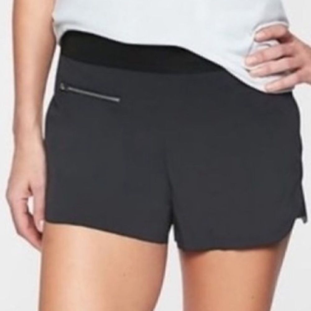 Athleta mod trekki shorts, size small
